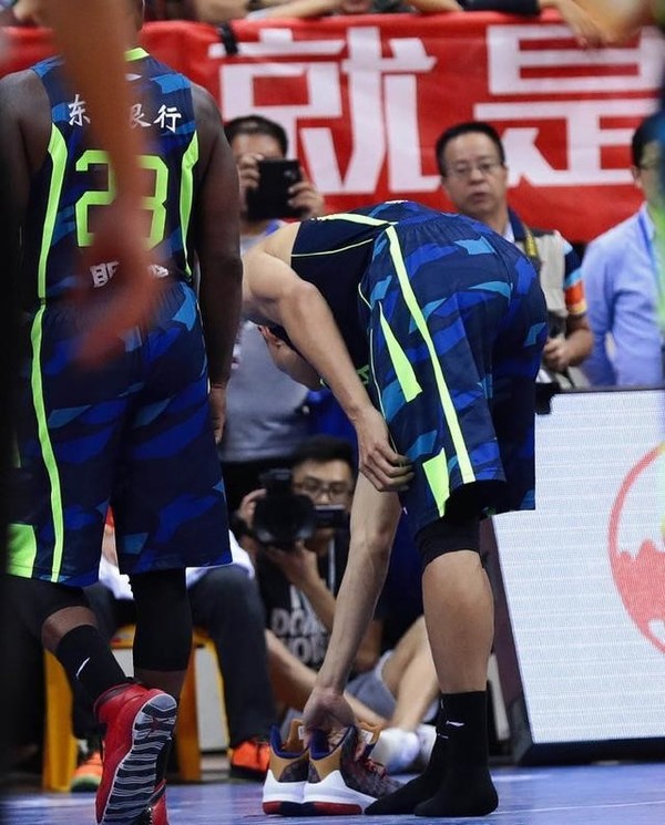 奥运冠军陈雨菲全运会穿李宁鞋比赛脚被割伤 疑似大脚指被“钢丝”戳到